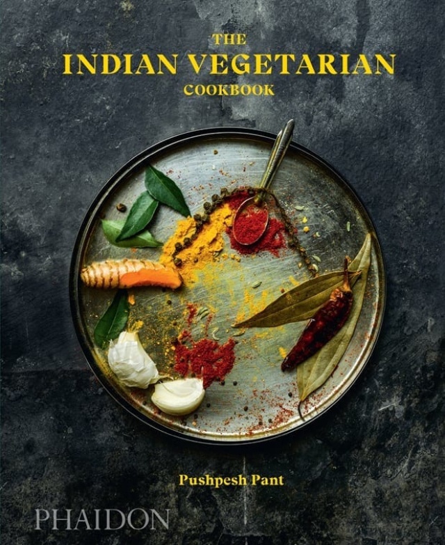 The Indian Vegetarian Cookbook av Pushpesh Pant