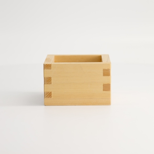 Masu, puinen sake-kuppi, 8 x 8 cm.