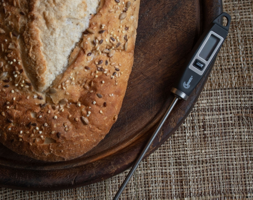 Yleislämpömittari, musta - Mingle