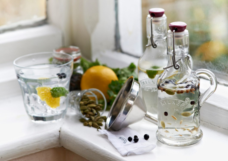 Täyttösuppilo ruostumattomasta teräksestä valmistetulla siivilällä, 12,8x11,5cm - Kilner