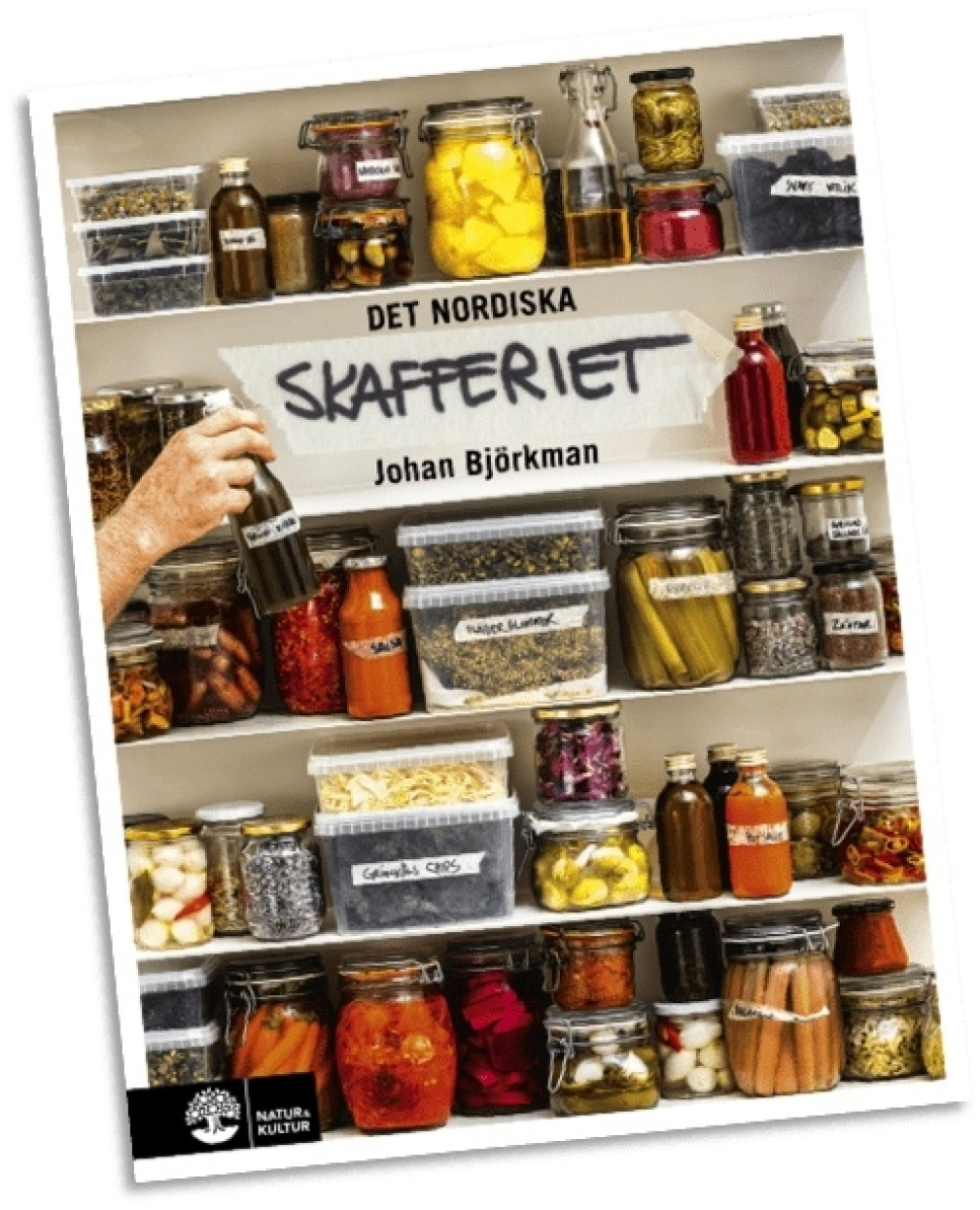 Det nordiska skafferiet: torkning, mjölksyrning, fermentering... - Johan Björkm ryhmässä Ruoanlaitto / Keittokirjat / / Fermentointi & säilöntä @ KitchenLab (1355-21273)