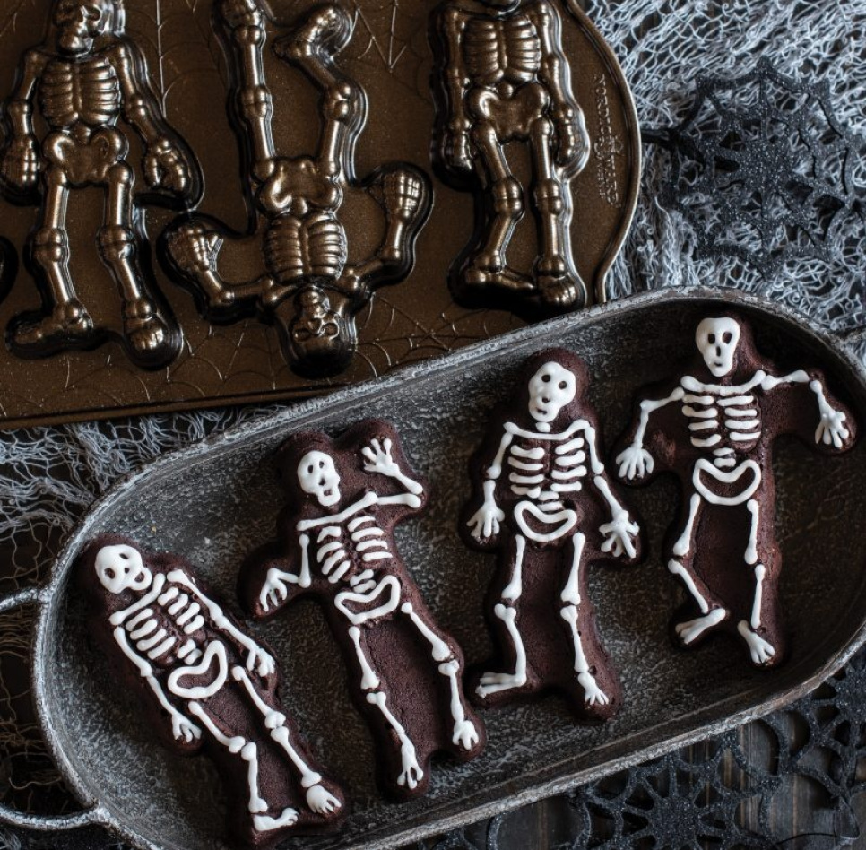 Kakkuvuoka, Spooky Skeleton Cakelet Pan - Nordic Ware
