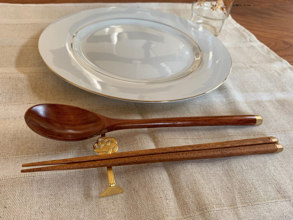 Mizuhiki lahjasetti syömäpuikot, lusikka ja tuki Gold - Kawai