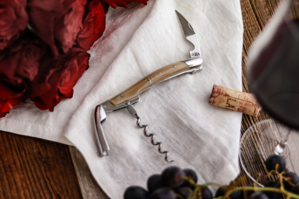 Kirkkaasta sarvesta valmistettu sommelier-veitsi, kiillotettu, Tradition - Forge de Laguiole