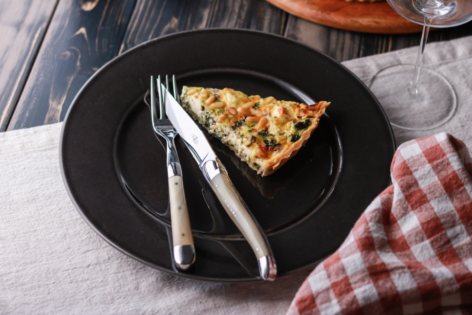 Kuusi veistä, vaalea sarvikahva, kiillotettu, Tradition - Forge de Laguiole