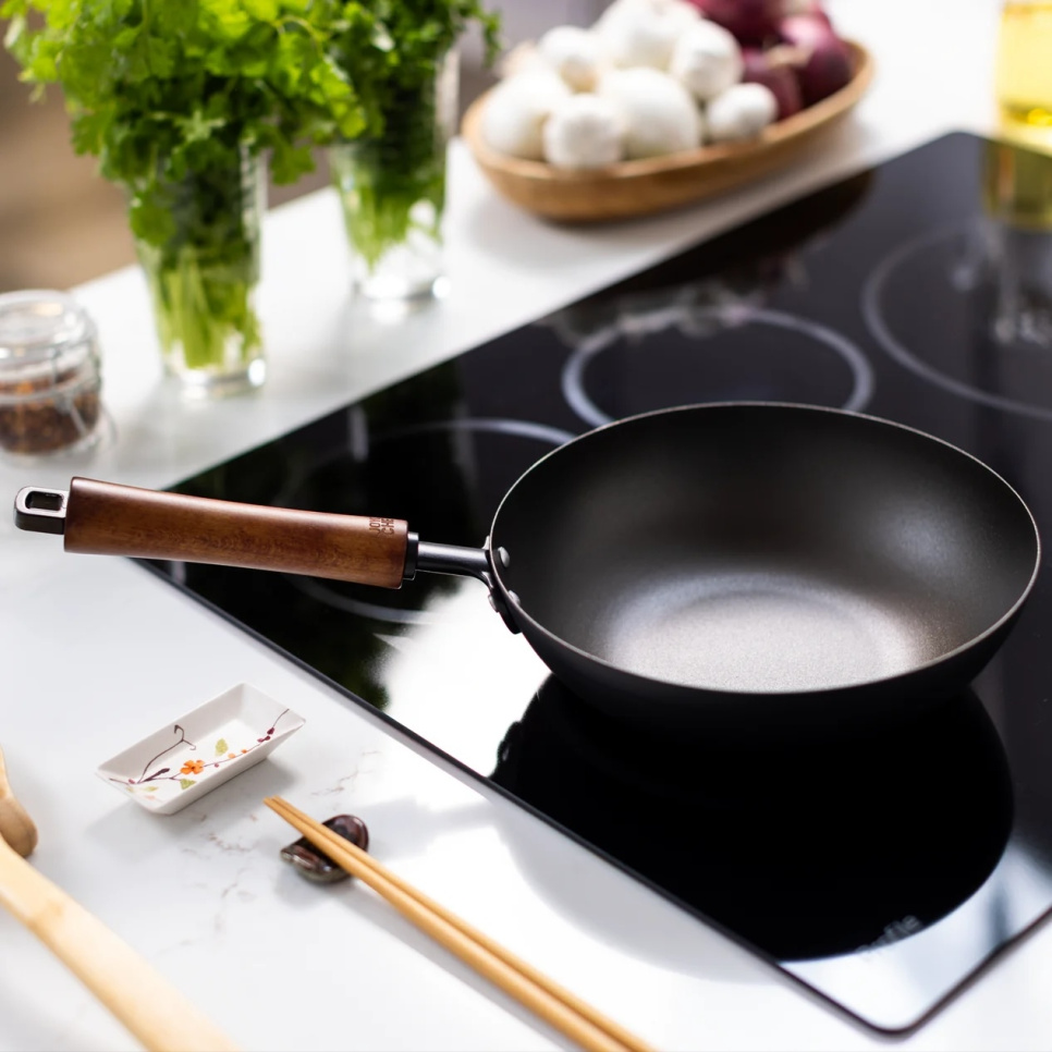 Stir Fry -pannu hiiliteräs, sisäänpoltettu - Joyce Chen