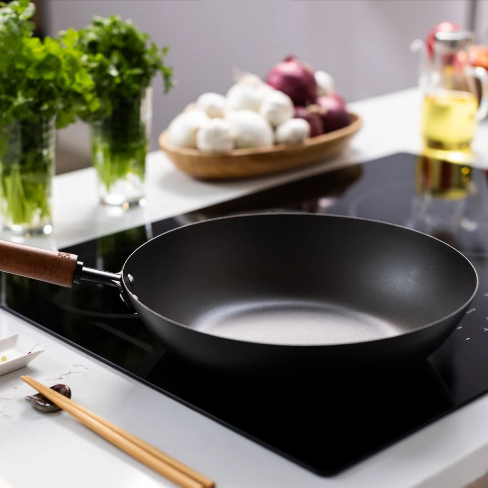 Stir Fry -pannu hiiliteräs, sisäänpoltettu - Joyce Chen