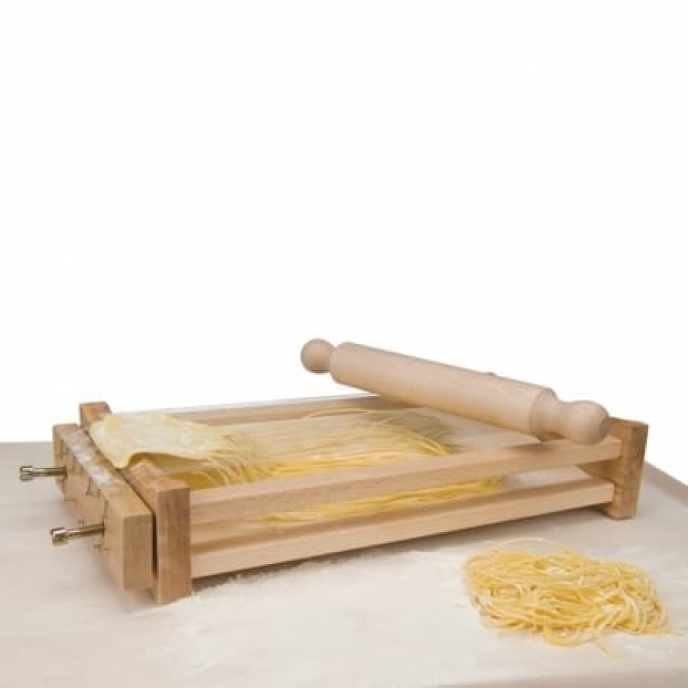 Chitarra pastakone 32 cm kaulimella - Eppicotispai ryhmässä Keittiökoneet / Muut keittiökoneet / Pastakoneet @ KitchenLab (1524-14848)