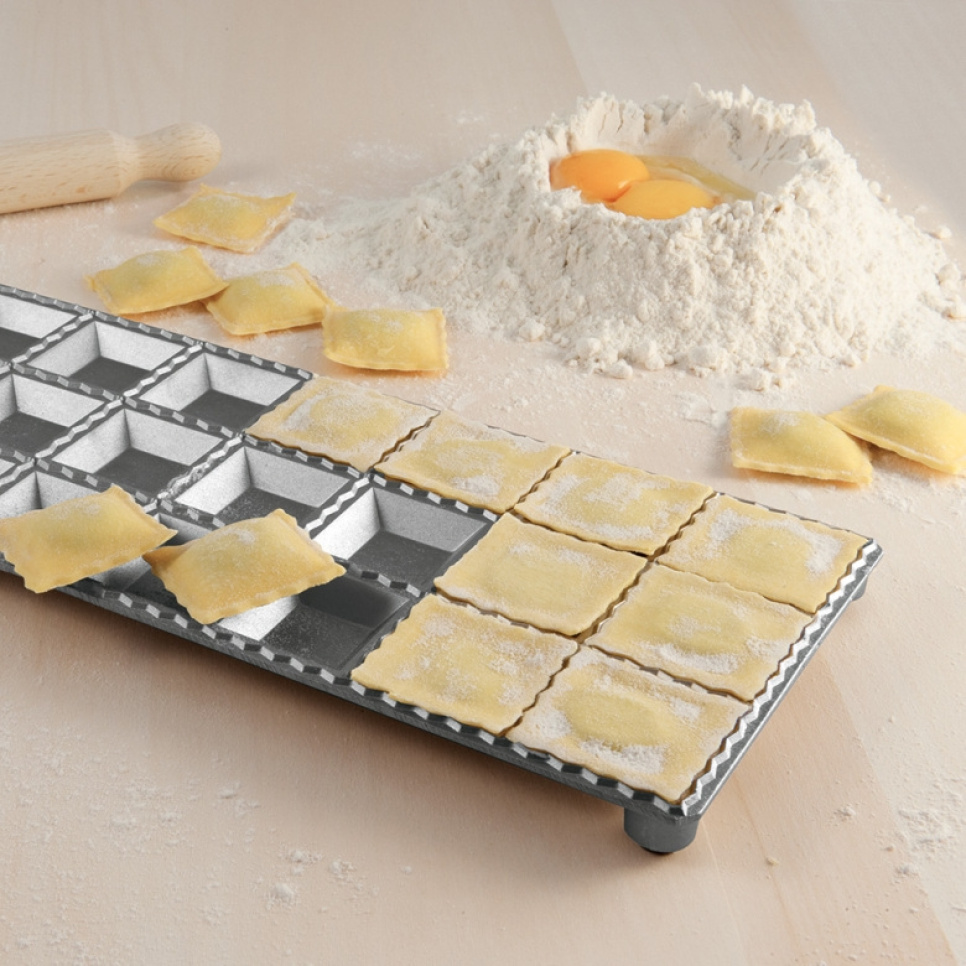 Ravioli-muotti, 24 neliön muotoista kappaletta - Eppicotispai Ravioli-muotti, 24 neliön muotoista kappaletta - Eppicotispai