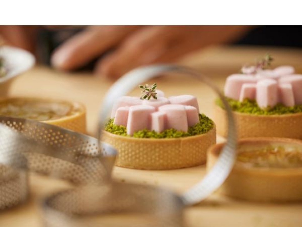 Rei\'itetty reikärengas 8 x 2 cm - Blomsterberg