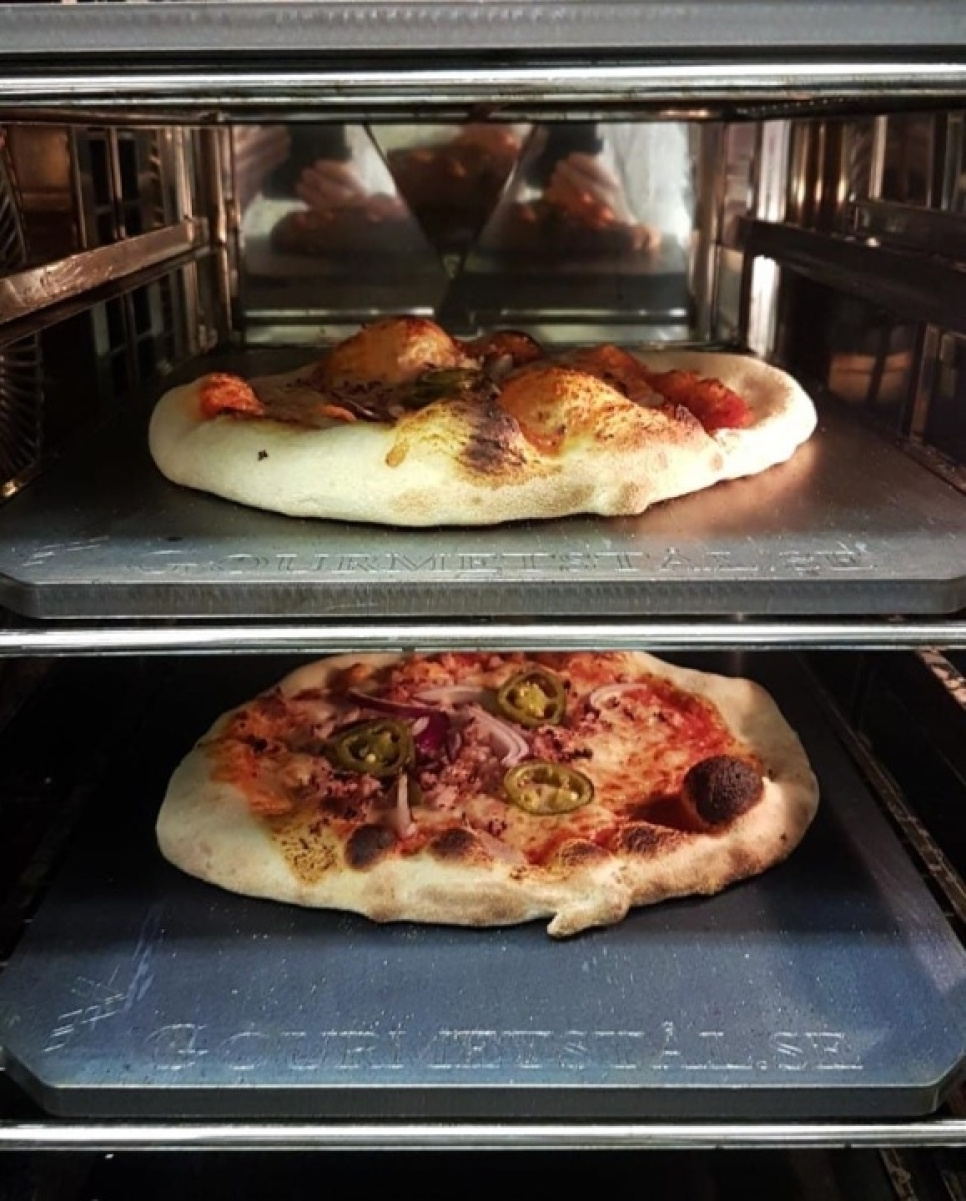 Pizzateräs, gastronorm - Gourmetstål ryhmässä Leipominen / Leivontatarvikkeet / Leivin- ja pizzakivet @ KitchenLab (1783-22405)