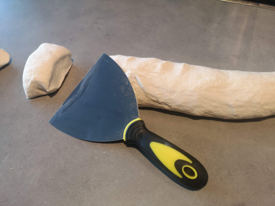 Taikina- ja paistolasta - Gourmetstål