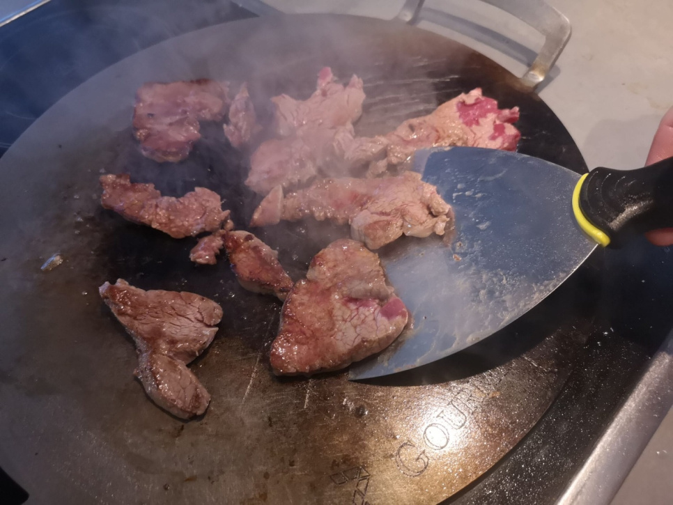 Taikina- ja paistolasta - Gourmetstål