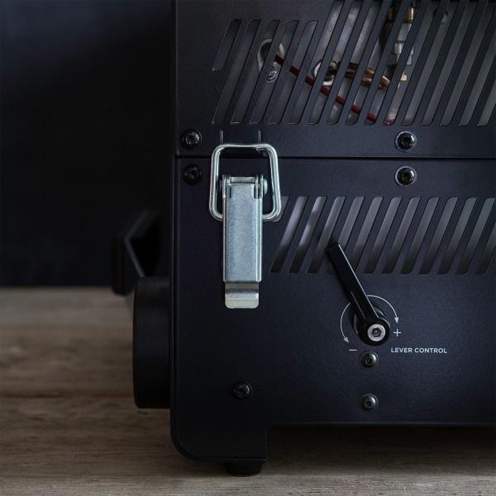 Salamanteri O.F.B, sähkö - Otto Wilde