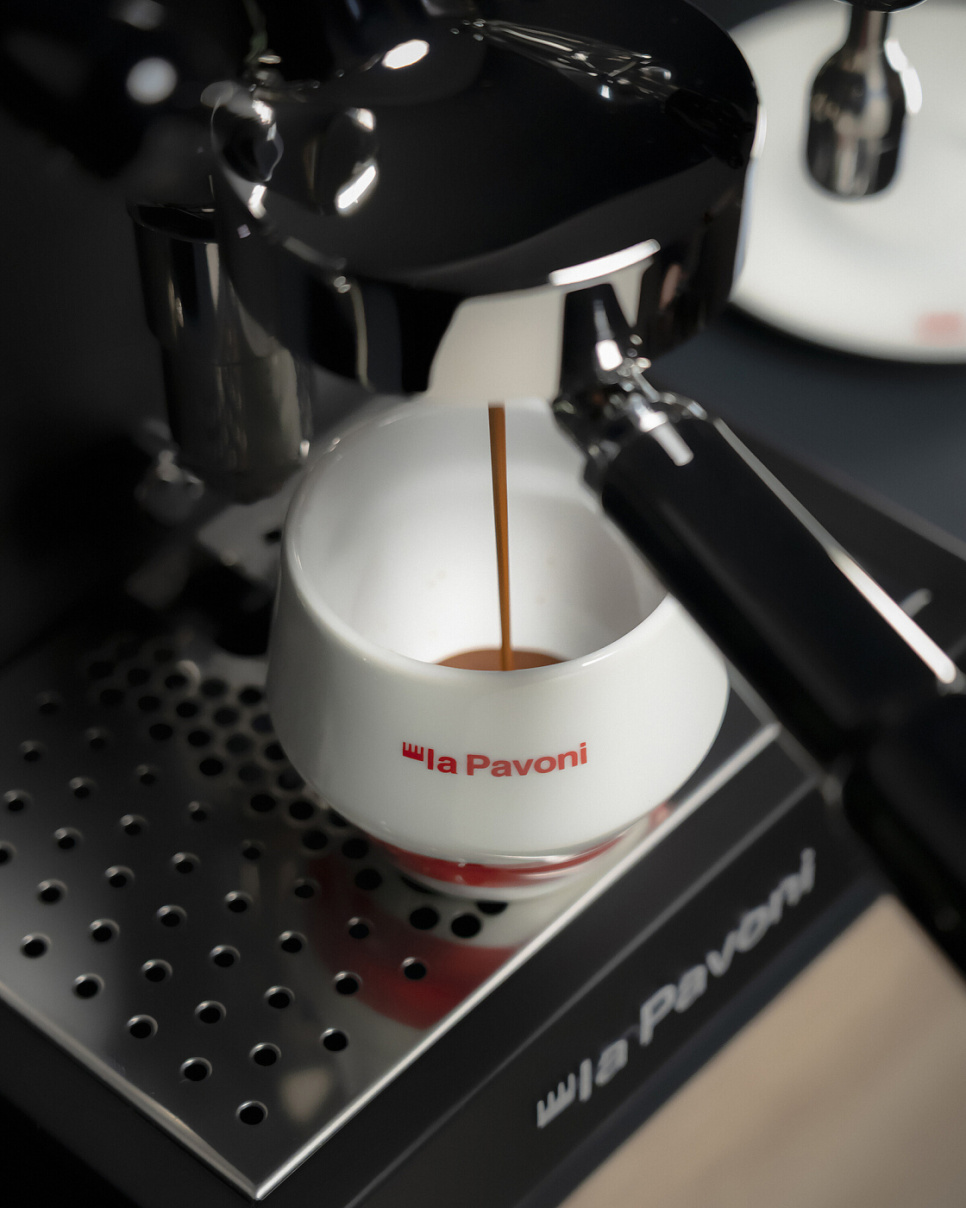 Cappuccino-kupit ja lautaset, 4-pack - La Pavoni