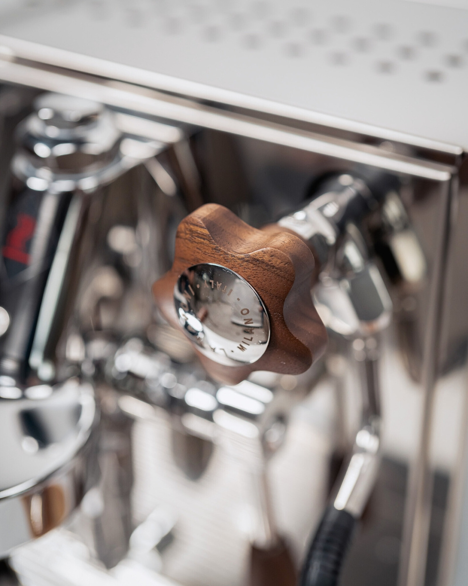 Botticelli Evoluzione, pähkinäpuu - La Pavoni - Pakkaus, jossa suodatin ja nupit