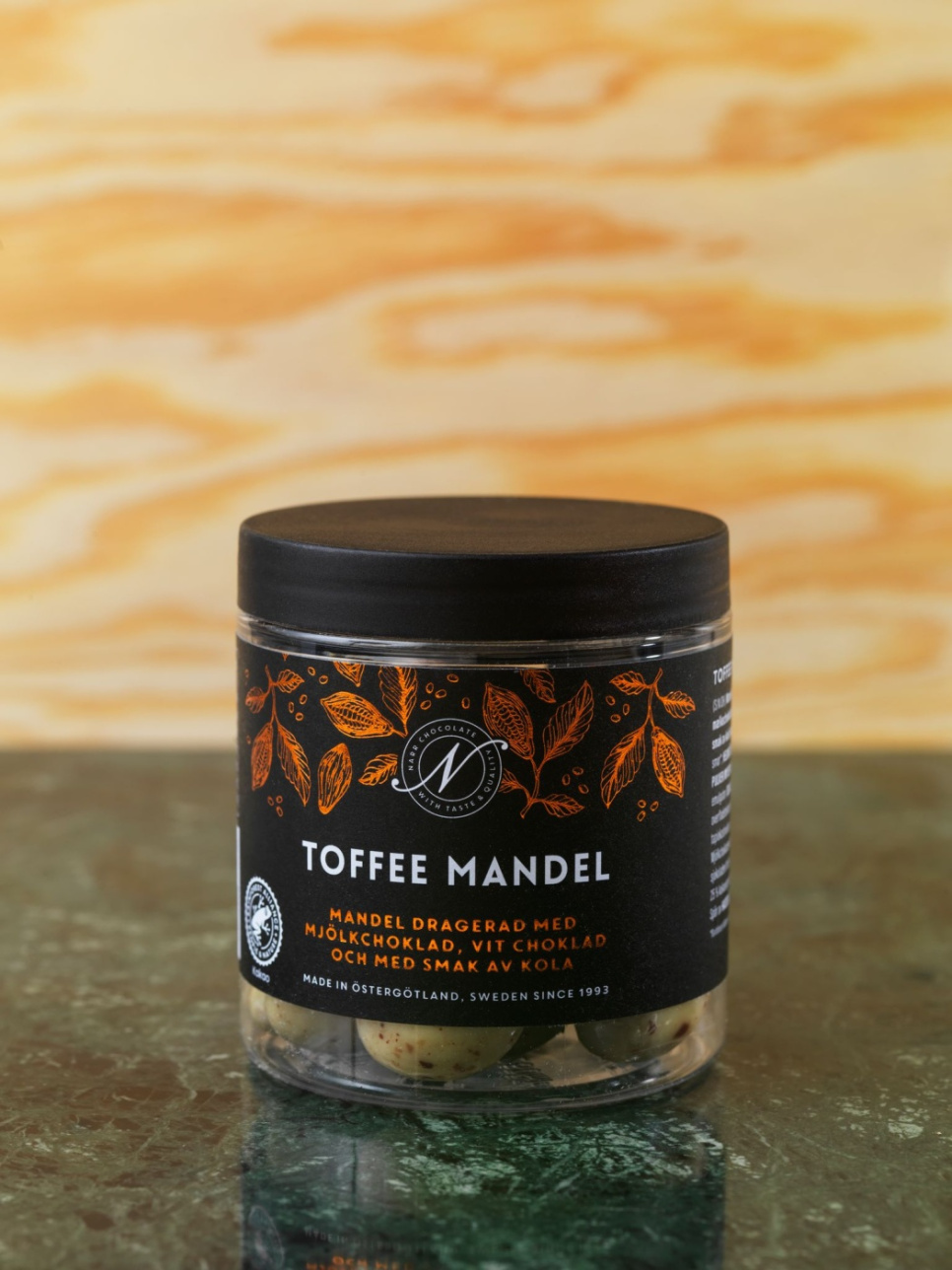 Toffee mandel, 150g - Narr Chocolate ryhmässä Ruoanlaitto / Tuontituotteet @ KitchenLab (2070-26796)