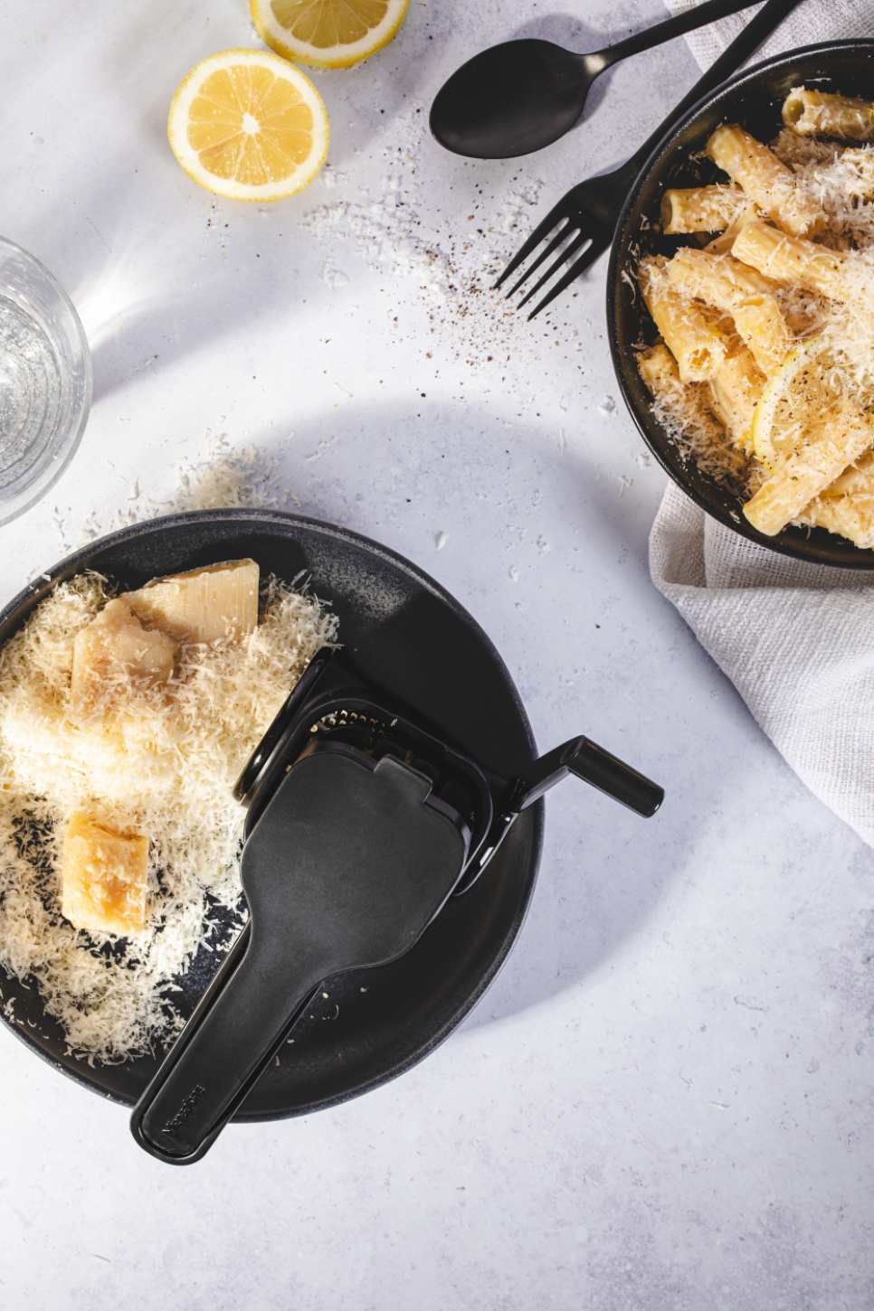 Pyörivä juustoraastin, parmesaaniraastin - Microplane