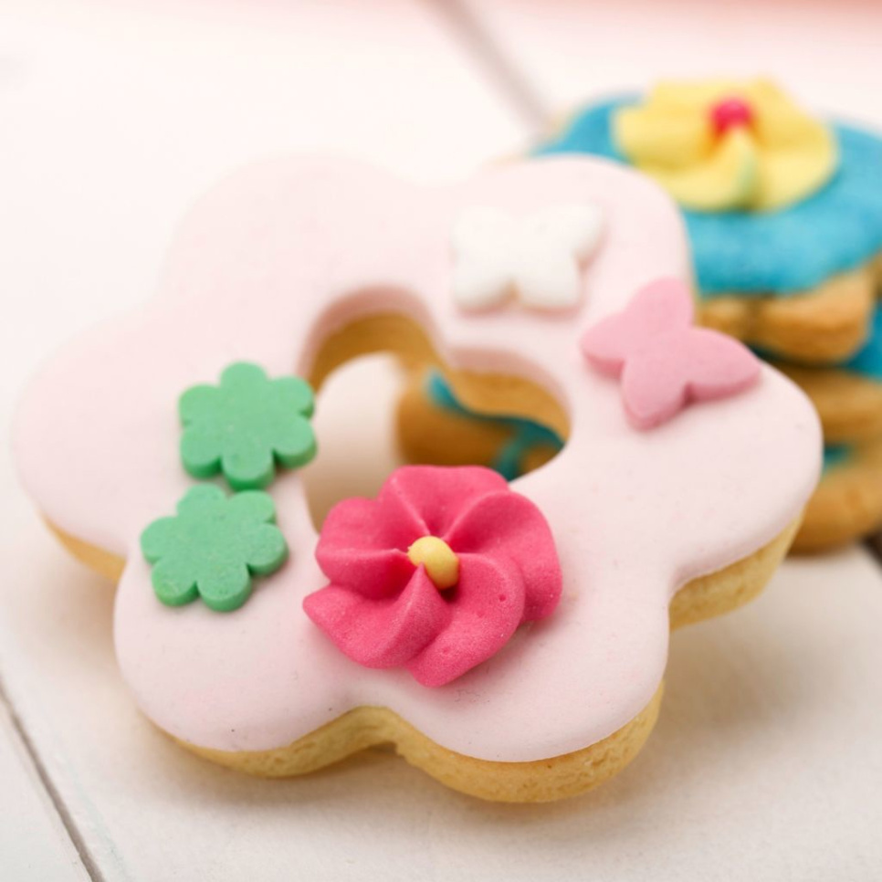 Piparkakkumuotti, Kukka ja sydän, 6,5 cm - Westmark Piparkakkumuotti, Kukka ja sydän, 6,5 cm - Westmark