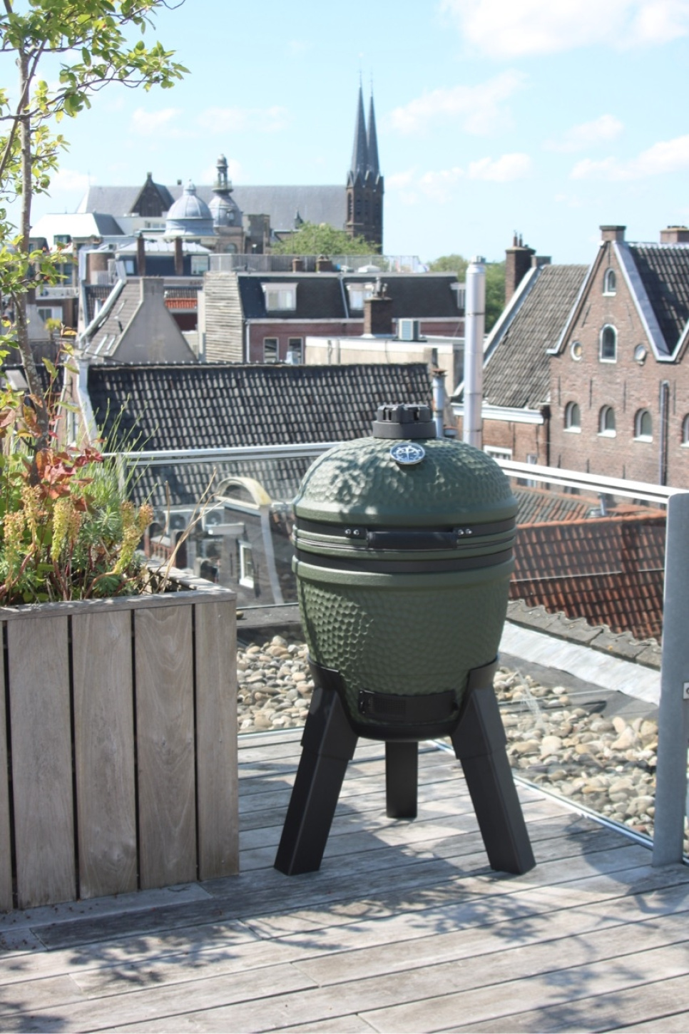 Camado grilli sisältäen jalkakannattimen ja mustat jalat - Moddern Camado grilli sisältäen jalkakannattimen ja mustat jalat - Moddern