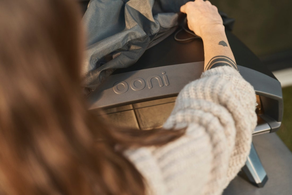 Suojus Koda 2 Pro:lle kantokahvalla - Ooni