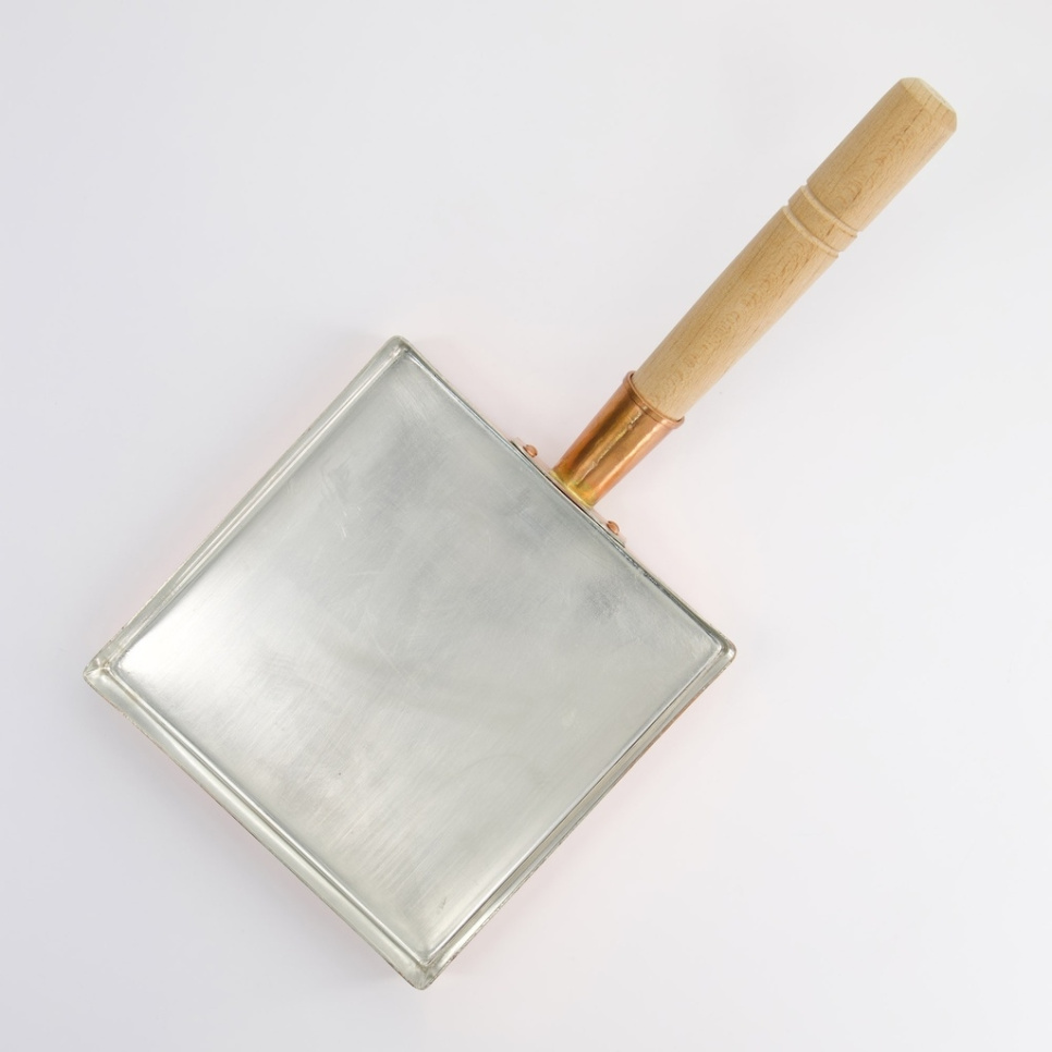 Japanilainen munakaspannu kuparista, 18 x 18 cm.