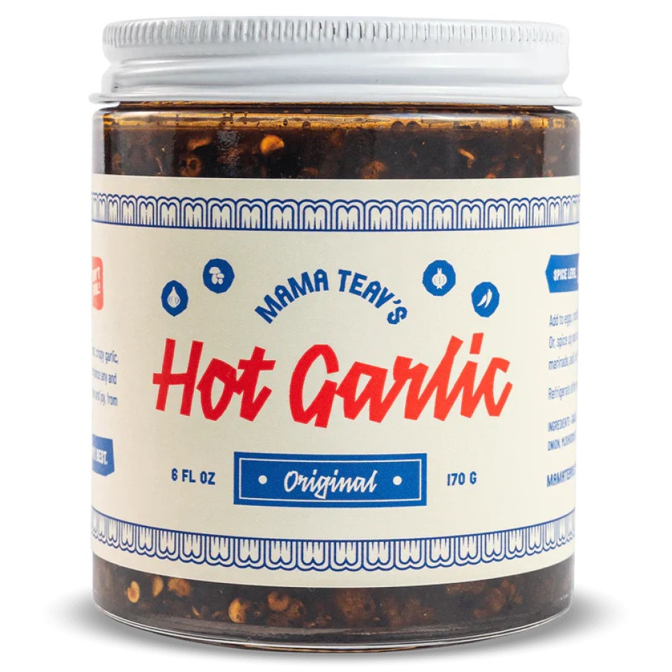Mama Teav\'s Hot Garlic Chili Crisp, 170 g ryhmässä Ruoanlaitto / Tuontituotteet @ KitchenLab (2253-33057)