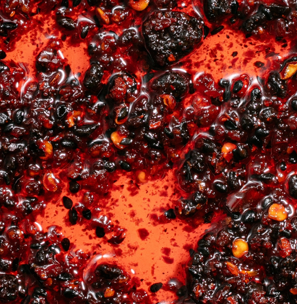 Black Bean Rãyu, rapeaa chiliöljyä mustilla pavuilla ja misolla, 240 g - White Mausu